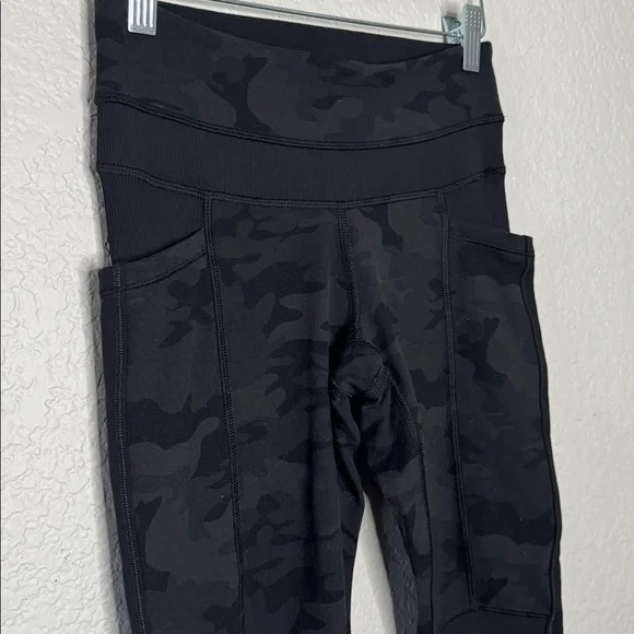 Lululemon Sun Salutation Pants Soot Black Camo Sz 4 Pockets - Picture 3 of 7